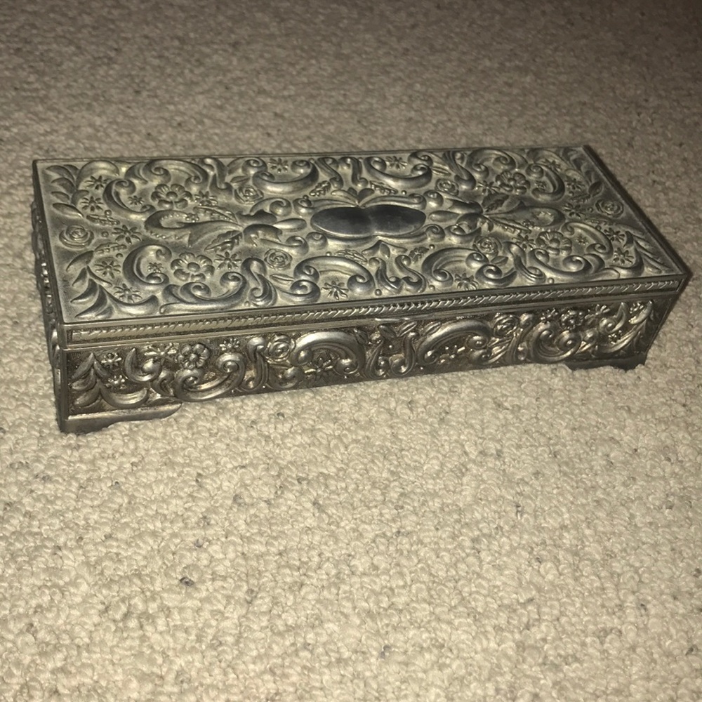ANTIQUE jewelry box